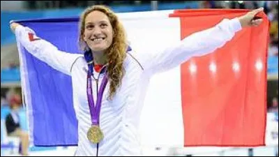On a tous entendu parler de Camille Muffat, une incroyable nageuse des JO de 2012. Elle ne pourra néanmoins plus représenter la France en compétition désormais, décédée en 2015 à seulement 25 ans. Quel type d'accident la prive d'un futur riche en médailles et en épanouissement ?