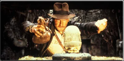 De quelle origine est la première statue chapardée par notre protagoniste ?