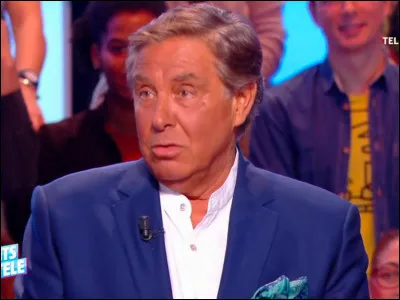 Quelle célébrité lui a remis la médaille d'honneur du travail ?