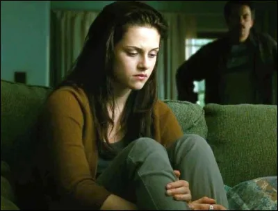 Dans le 2e volet de la saga pourquoi Bella tombe-t-elle en dépression ?