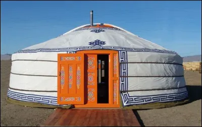 Quel est le nom de cette habitation traditionnelle démontable avec une ossature bois recouverte de feutre, utilisée par les nomades d'Asie centrale ?