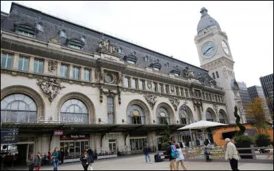 La gare de Lyon se situe dans le 17e arrondissement de Paris.