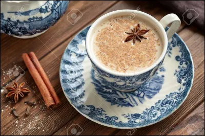 Sur cette photo, on peut voir un chaï latte.