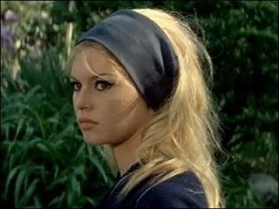 Cette actrice, star du cinéma des années 50 et 60, révélée dans "Et Dieu créa la femme", a joué ensuite dans "En cas de malheur", "Le Mépris" : elle se prénomme ...