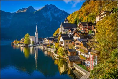 Hallstatt attend votre visite, dans quel pays ?