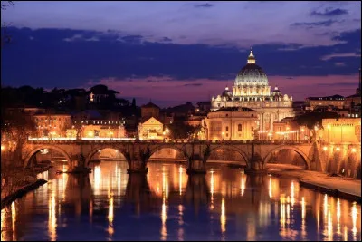 Lequel de ces monuments ne rencontre-t-on pas à Rome ?