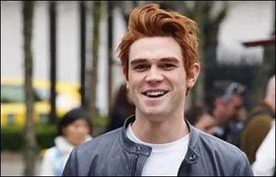 Est-ce que Veronica a été amoureuse d'un autre garçon du lycée ? Si oui, de qui ?