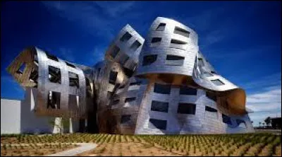 Chantre du déconstructivisme il a réalisé en 1992 la clinique Clinic Lou Ruvo près de Las Vegas dédiée aux maladies dégénératives. Qui en est le créateur ?