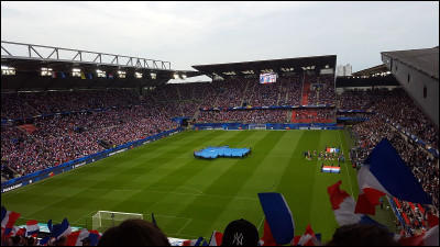 Comment s'appelle le stade de football de Rennes ?