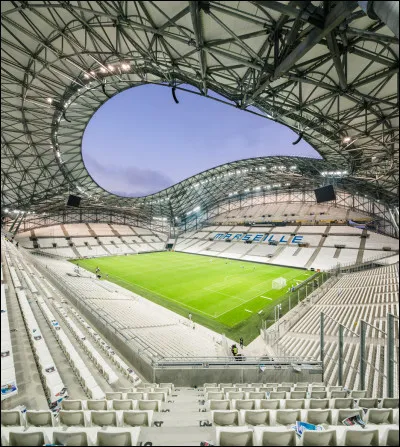 Comment s'appelle le stade de football de l'Olympique de Marseille ?