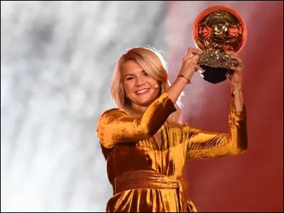 Qui a gagn&eacute; le Ballon d'or f&eacute;minin cette ann&eacute;e (2019-2020) ?