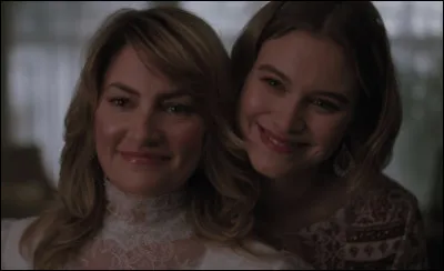 Quel est le mot à répéter qui hypnotise Polly et Alice Cooper ?