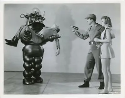 Comment se prénomme ce robot, personnage du film "Planète interdite" ?