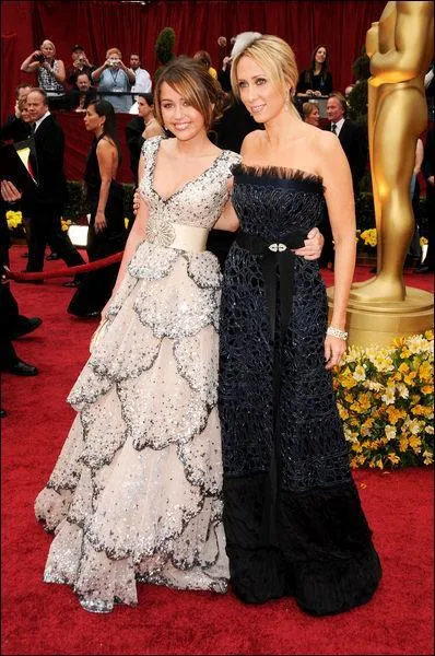 Comment s'appelle sa mre ?