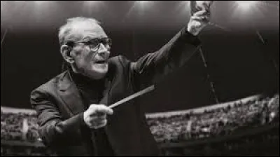 En quelle ann&eacute;e Ennio Morricone s'est-il lanc&eacute; dans la direction orchestrale ?