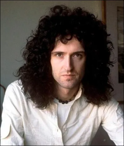 De quel instrument jouait Brian May dans le groupe "Queen" ?