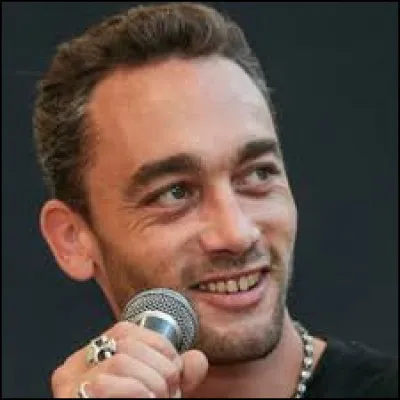 Jean-Baptiste Guegan chante ''Square de la Trinité''. Qui est né à La Trinité-sur-Mer ?