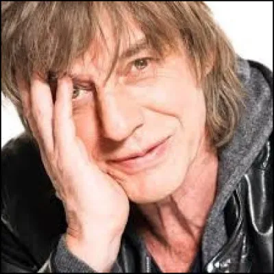 Jean-Louis Aubert chante ''Bien sûr'' extrait de son dernier album. Pour en trouver le titre, mettez de l'ordre dans les lettres : EEFGUR puis cliquez sur la bonne photo.