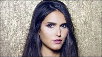 "On" est une chanson de Joyce Jonathan, une chanteuse qui a eu une liaison avec un garçon prénommé Thomas, fils d'un président de la République. Qui sont ses parents ?