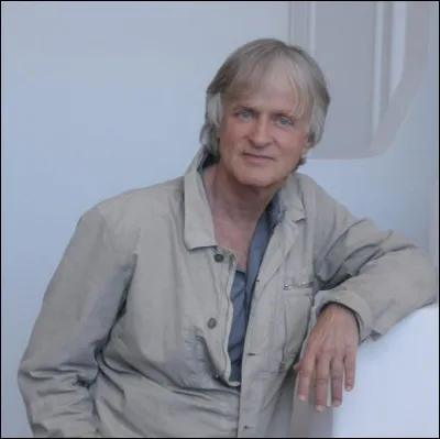 Dave a écrit ''La Fille aux deux papas'' pour sa filleule, la fille d'un de ses amis animateur de télévision qui présentait ''On ne peut pas plaire à tout le monde''. Quel est son nom ?