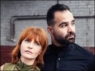 Axelle Red et Ycare forment un duo pour chanter ''D'autres que nous'' qui dit : 

''D'autres comme nous feront pareil
14 boulevard Saint Michel.'' 

Quelle est la couleur du terrain du boulevard Saint-Michel dans le jeu Monopoly ?