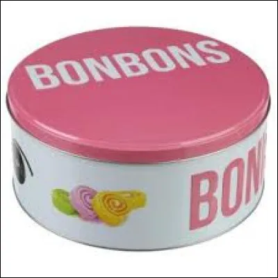 Tu es seul chez toi et tu connais très bien la cachette de la boîte à bonbons.