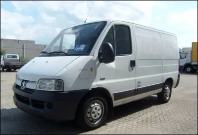 Dans ce fourgon, les artistes peuvent se changer ou prendre soin d'eux en prenant un bain, ou partir aux toilettes par exemple. C'est un...