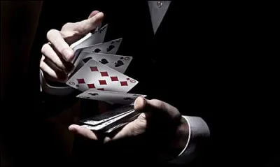 La magie fait aussi partie de la troupe. Parmi cette sélection, lequel est un magicien ?