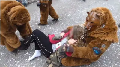 À l'image de ce carnaval, nos sorcières et sorciers s'amusent à faire des blagues aux visiteurs, notamment en retirant leurs chaussures ! Dans quel pays cette fête se déroule-t-elle ?