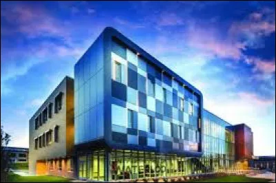Dans quel pays se trouve l'université de Waterloo ?