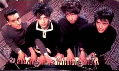 'Le cargo 'Mer de Chine' , est rempli d'herone,  Canton,  Macao, l'enfer du jeu dans les tripots'