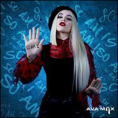 Ava Max chante ''Sweet but Psycho''. Le film intitulé ''Psycho'' d'Alfred Hitchcock devient ''Psychose'' en français. Quel acteur incarnait le psychopathe Norman Bates ?