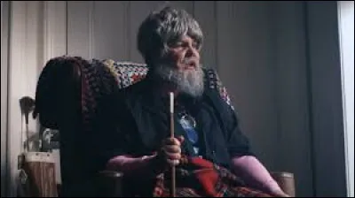 Tones and I cartonne avec ''Dance Monkey''. Quelle chanteuse, rendue célèbre par les clips réalisés par Laurent Boutonnat, a sorti un album intitulé ''Monkey Me'' en 2012 ?