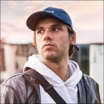 Avec qui Orelsan a-t-il collaboré pour la chanson "La Pluie" ?