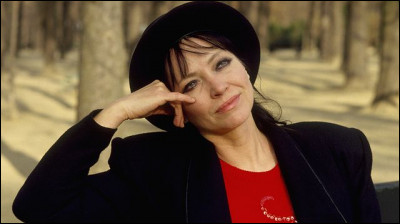 Anna Karina, morte le 14 décembre 2019 à 79 ans, a été l'égérie de Jean-Luc Godard pour lequel elle joue dans 7 films : dans quel film ne la voit-on pas ?