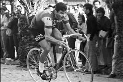Raymond Poulidor est mort le 13 novembre 2019 à l'âge de 83 ans. S'il n'a jamais remporté le Tour de France, quelle grande course par étapes a -t-il remporté à deux reprises, en 1972 et 1973 ?