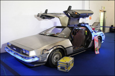 Comment s'appelle cette voiture que l'on peut voir dans le film "Retour vers le futur" ?