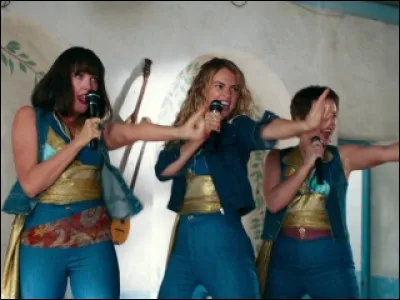 Comment s'appelait le groupe des trois amies ?