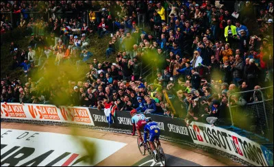 2e position - L'exploit de Philippe Gilbert sur Paris-Roubaix; L'un des cyclistes les plus populaires a encore frappé et est rentré un peu plus dans l'histoire du cyclisme. Quelle information est fausse concernant le déroulement de Paris-Roubaix 2019 ?