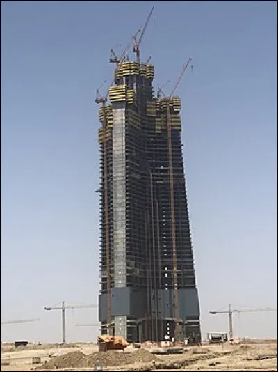 La Jeddah Tower, en Arabie saoudite, est en construction et elle devrait battre tous les records en terme de hauteur...
Quelle hauteur devrait-elle atteindre ?