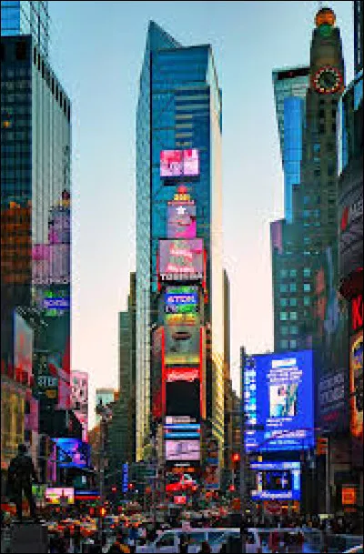 Quel est cet immeuble recouvert d'écrans digitaux ?