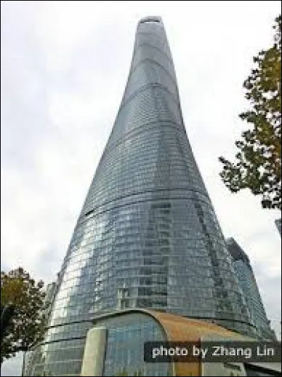 Quelle ville abrite le deuxième plus haut gratte-ciel du monde ?