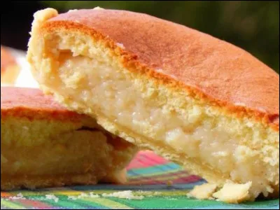 Quel est le nom de ce g&acirc;teau fourr&eacute; &agrave; la noix de coco, originaire de Guadeloupe ?