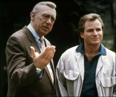 Comment s'appelle son associé ?