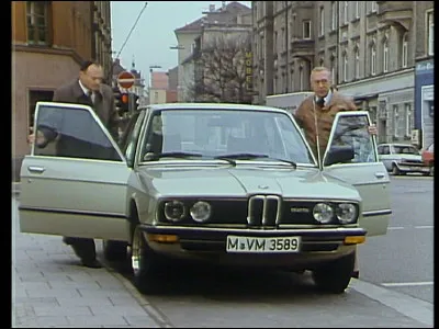 Alors que certains la hisseront au rang de série culte, "Derrick" fut raillée par une partie de l'opinion française... Pour quelle raison ?