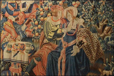 Quelle ville de la Creuse est célèbre pour ses tapisseries ?