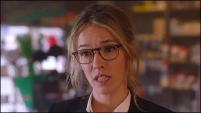 Sa carrière au cinéma démarre en 1996, avec le film "Le Plus Beau Métier du monde", réalisé par Gérard Lauzier, dans lequel elle donne la réplique à...