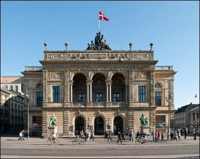 Le Théâtre royal du Danemark a demandé à Elvis Costello d'écrire un opéra à propos de quel héros ?