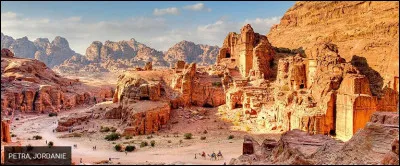 Histoire - Quel peuple a fait prospérer la cité troglodyte de Pétra vers le VIe siècle avant notre ère ?