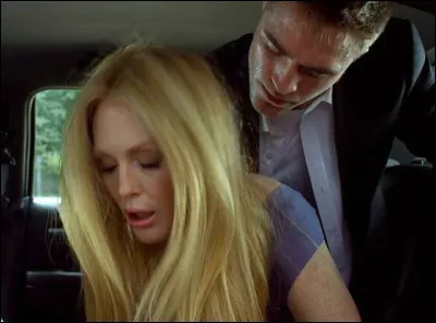 Un film de 2014 qui dure 1 heure 51 minutes.Quel est ce film dramatique de David Cronenberg avec Julianne Moore, Mia Wasikowska, John Cusack, Robert Pattinson, Carrie Fisher... ?